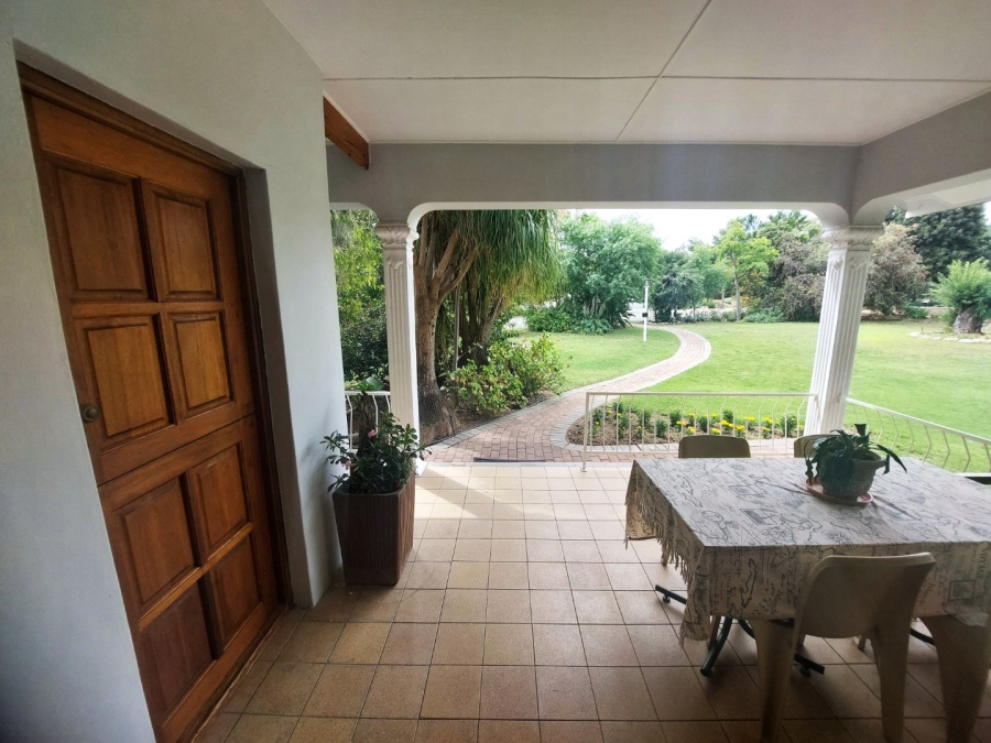 5 Bedroom Property for Sale in Oudtshoorn South Western Cape
